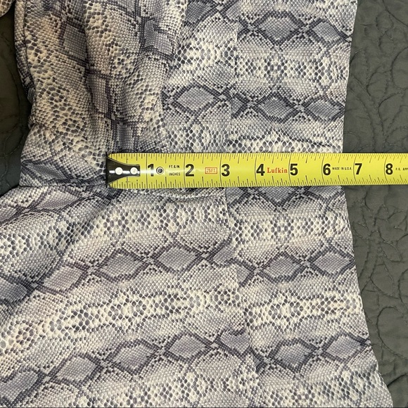 Onzie Leggings Snakeskin Crop Mesh Panel Size Small - Picture 9 of 12
